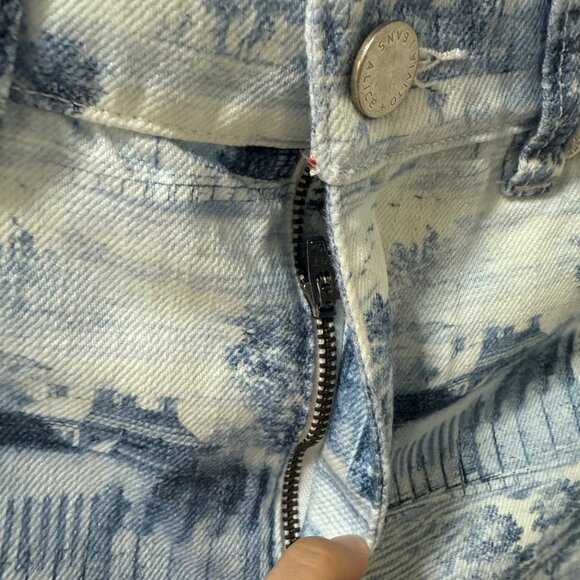 Alice + Olivia Weezy Toile De Jouy Jacquard Jeans - Picture 9 of 11